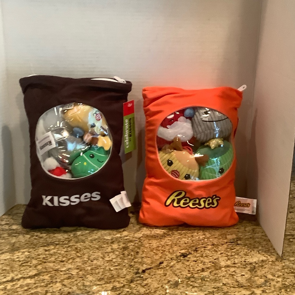 Hershey and Reese’s zippered pillows with mini squash mallows